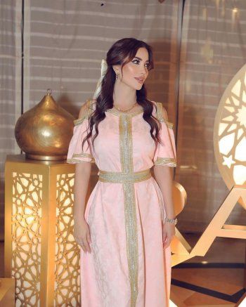 شاهد .. نسرين طافش تحبس الأنفاس بأحدث إطلالة لها بالقفطان المغربي - بالصور