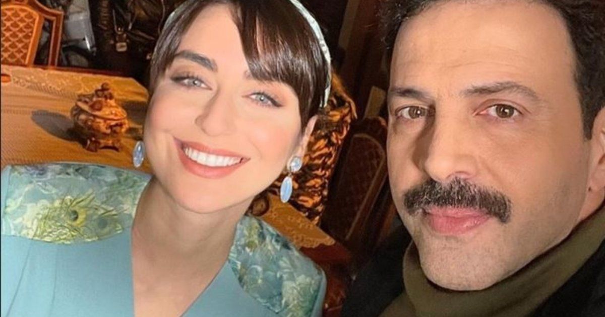 شاهد .. فايا يونان وأبطال مسلسل "تاج" يجتمعون في صورة واحدة