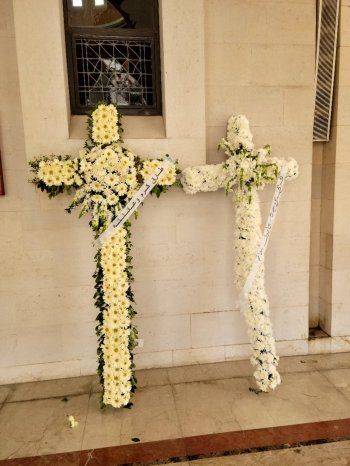 شاهد .. بدء مراسم العزاء بوالدة سيرين عبد النور بحضور نانسي عجرم وهشام حداد وغيرهم - بالصور