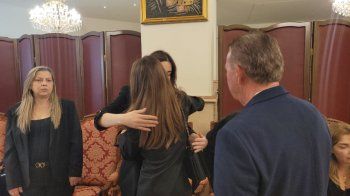 شاهد .. بدء مراسم العزاء بوالدة سيرين عبد النور بحضور نانسي عجرم وهشام حداد وغيرهم - بالصور