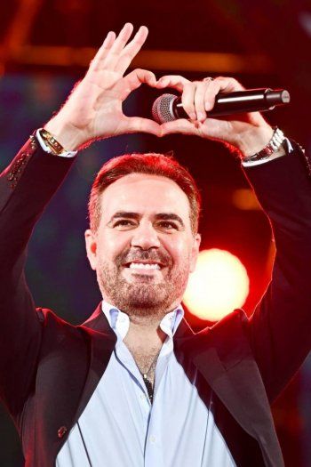 شاهد .. خاص- هكذا علق وائل جسار على نجاح أغنيتيه "كل وعد" و"ظروف معنداني".. وهذا ما قاله عن جورج وسوف