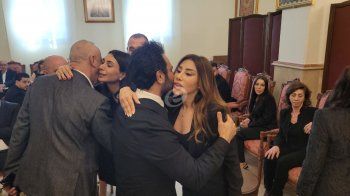 شاهد .. وصول ماجدة الرومي وورد الخال لتأدية واجب العزاء بوالدة سيرين عبد النور - بالفيديو والصور