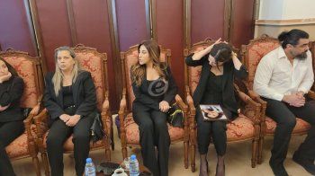 شاهد .. وصول ماجدة الرومي وورد الخال لتأدية واجب العزاء بوالدة سيرين عبد النور - بالفيديو والصور