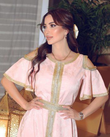 شاهد .. نسرين طافش تحبس الأنفاس بأحدث إطلالة لها بالقفطان المغربي - بالصور