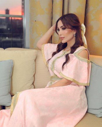 شاهد .. نسرين طافش تحبس الأنفاس بأحدث إطلالة لها بالقفطان المغربي - بالصور