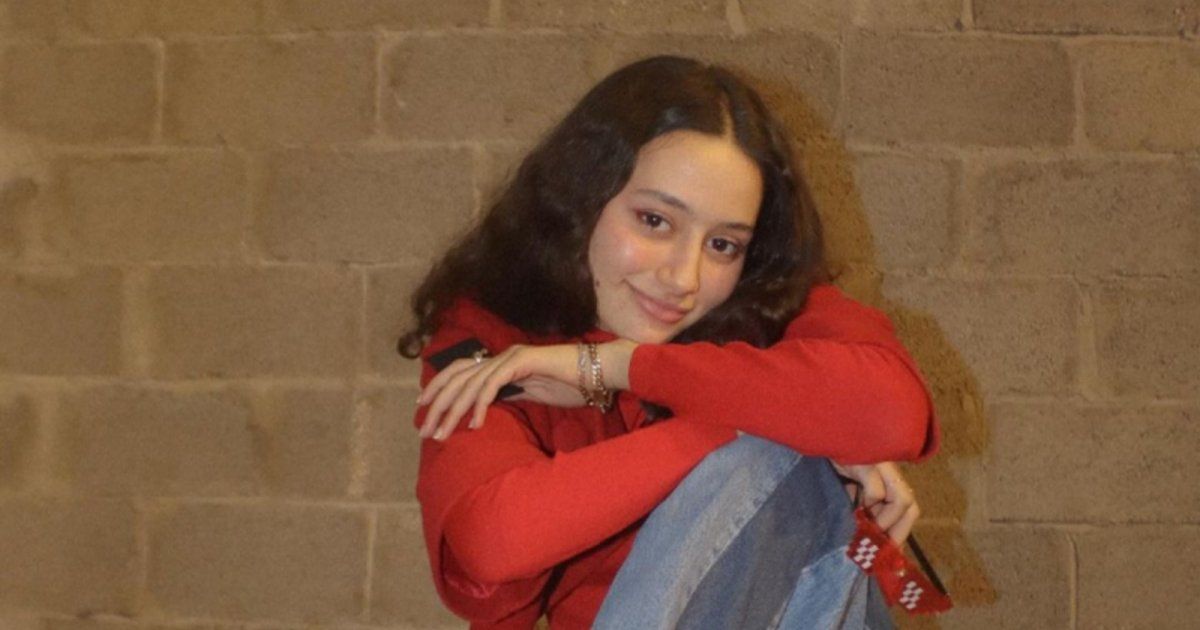 شاهد .. لينا صوفيا تحتفل بعيد ميلادها الـ16 بحضور أبطال مسلسل "كامل العدد"