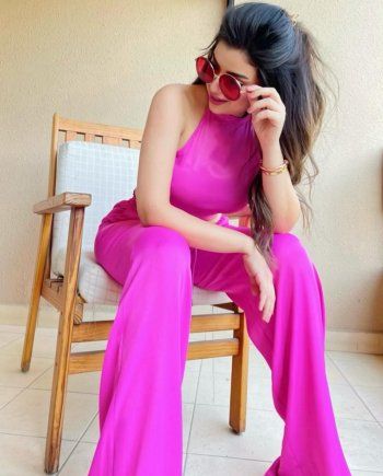 شاهد .. بالصورة- ميرنا جميل تبهر متابعيها بجامبسوت رائع