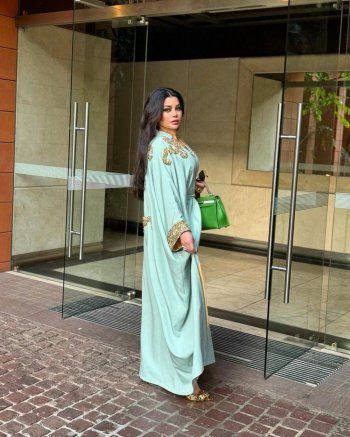 شاهد .. هيفا وهبي ساحرة بعباءة رمضانية فاخرة مطرّزة باسمها-بالصور