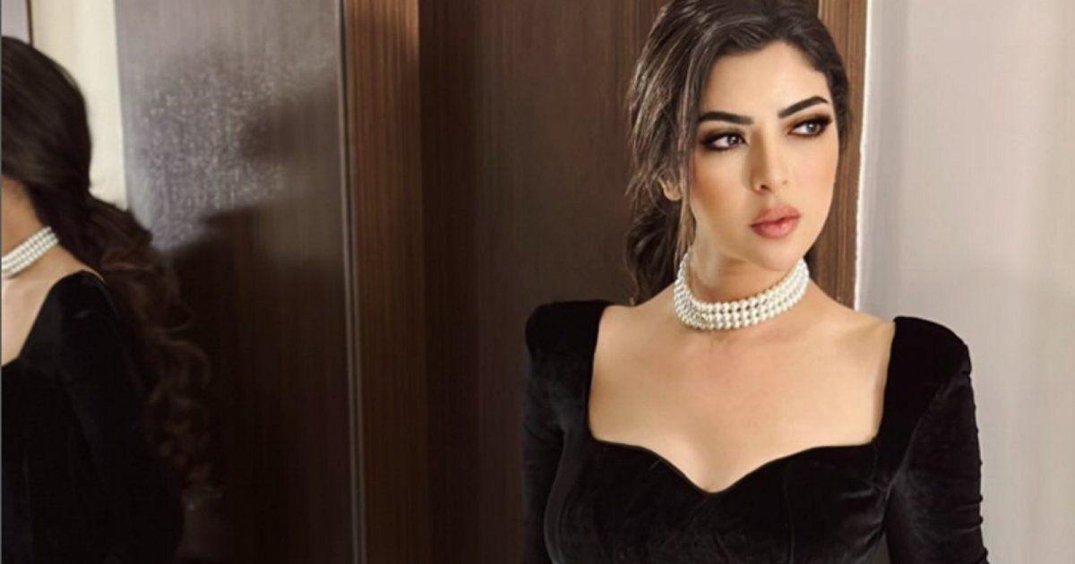 شاهد .. بالصورة- ميرنا جميل تبهر متابعيها بجامبسوت رائع