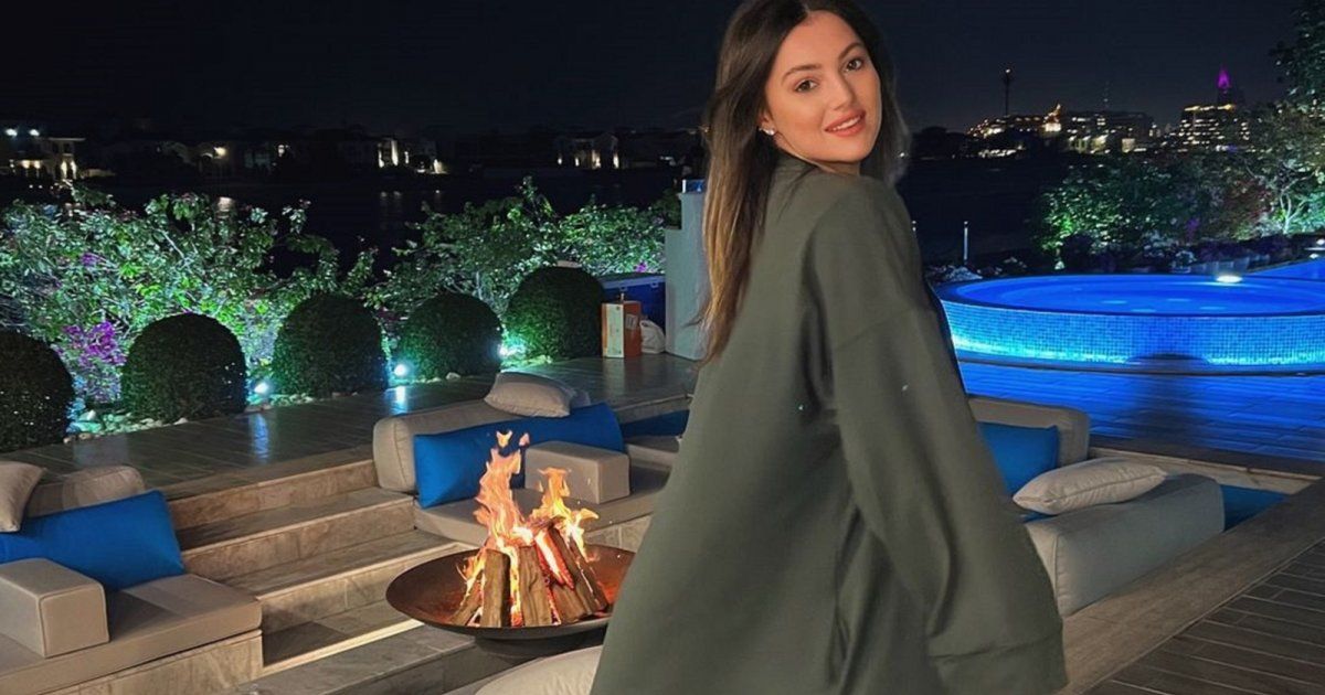 شاهد .. بأجواء رمضانية مميزة..دانا الحلاني تتألق بإطلالة عربية و تسحر الجمهور