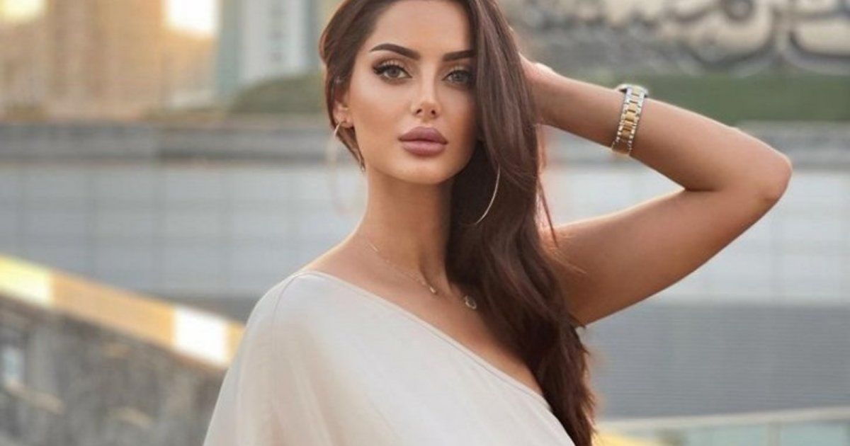 شاهد .. ماهلاغا جابري بإطلالة مميزة خلال جولتها السياحية في العلا السعودية