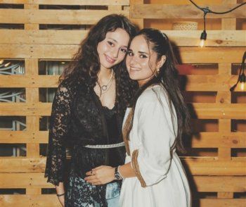 شاهد .. لينا صوفيا تحتفل بعيد ميلادها الـ16 بحضور أبطال مسلسل "كامل العدد"