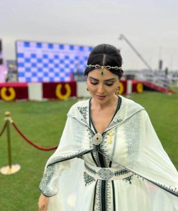 شاهد .. مريم حسين تتألق بإطلالة أنيقة بالقفطان المغربي