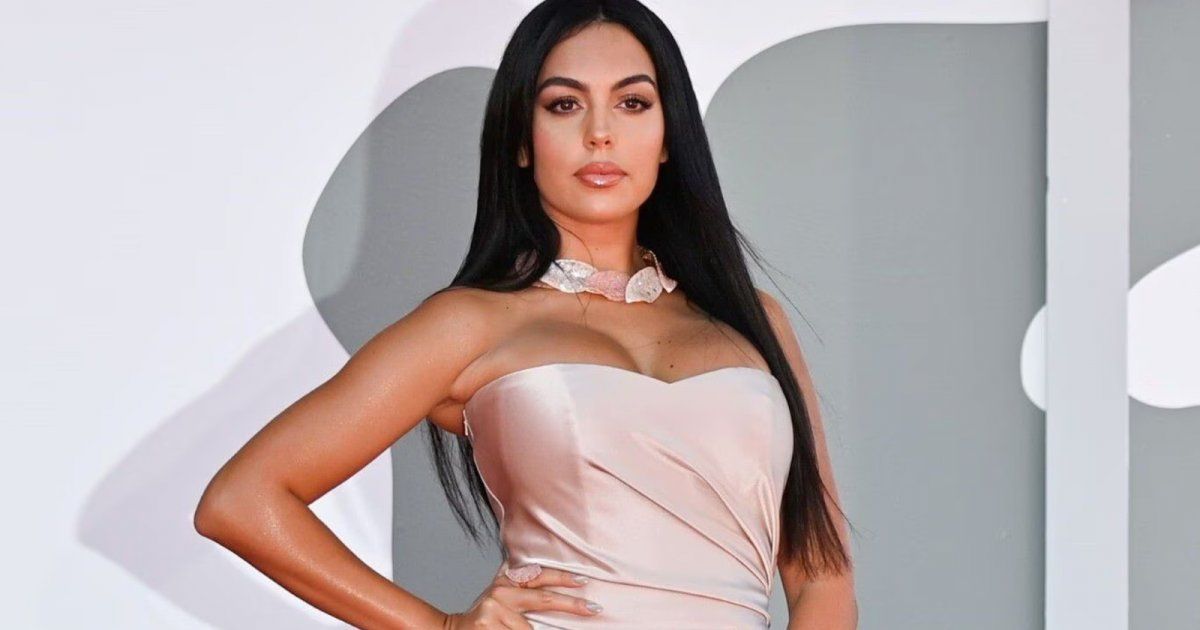 شاهد .. جورجينا رودريغيز تتجول في أسواق الرياض.. والجمهور: هل تتبضع للعيد؟