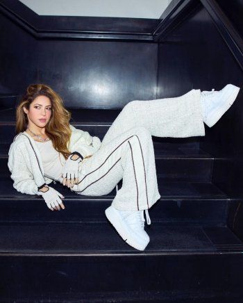 شاهد .. شاكيرا تحبس الأنفاس بأحدث إطلالاتها.. وهذا ما إرتدته - بالصور