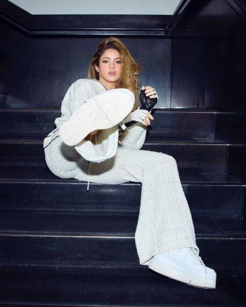 شاهد .. شاكيرا تحبس الأنفاس بأحدث إطلالاتها.. وهذا ما إرتدته - بالصور