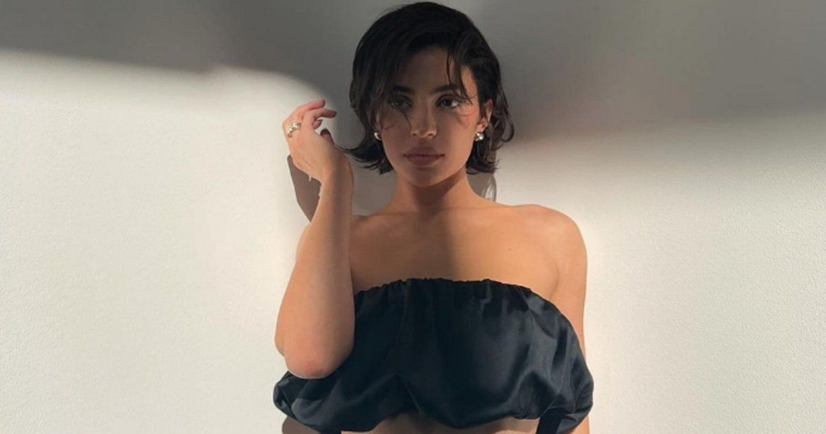 شاهد .. بفستان أسود قصير..كايلي جينر تستعرض أنوثتها و رشاقتها بإطلالة رائعة