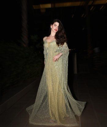 شاهد .. بالصور- بإطلالة كلكية مميزة..روان بن حسين تتألق بفستان لامع