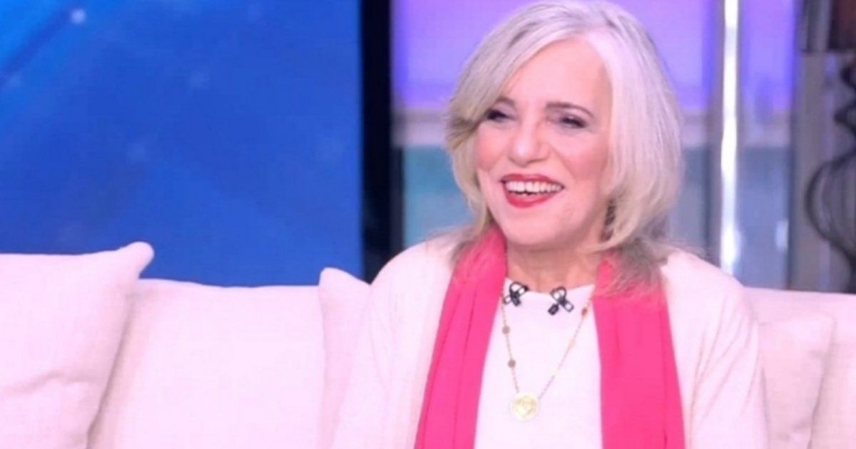 شاهد .. عارفة عبد الرسول بفيديو طريف مع أحفادها .. وأصدقاء أحد أحفادها لم يصدقوا أنها جدته