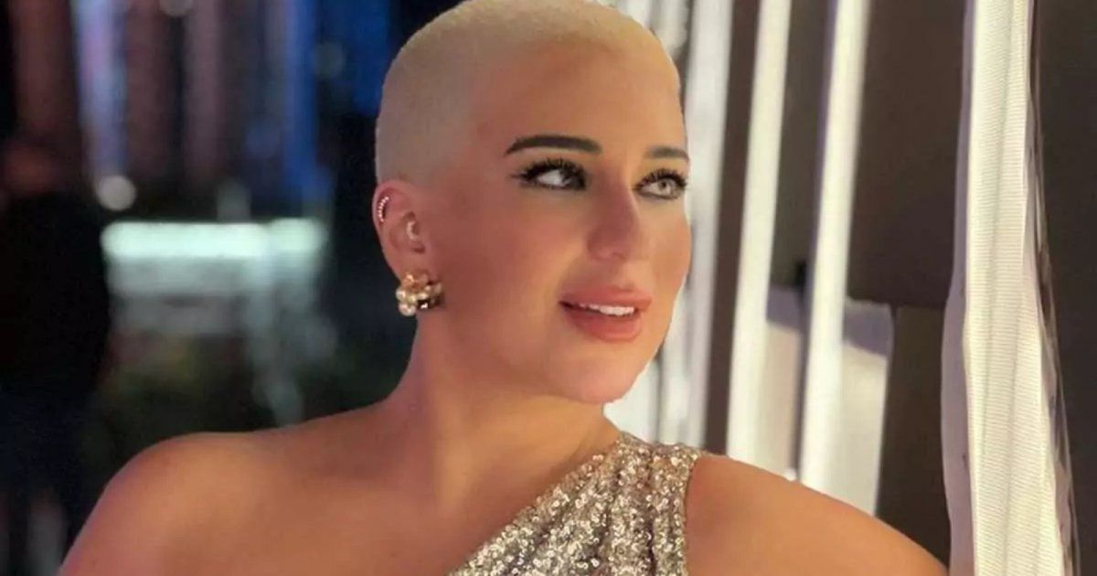 شاهد .. ابنة أسما شريف منير تحتفل بعيد ميلاد والدتها