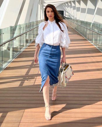 شاهد .. بالصور- سعر خيالي لحقيبة يد أنابيلا هلال.. و إطلالتها في دبي تبهر الجمهور