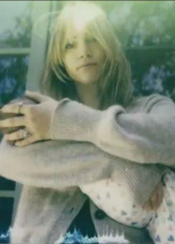 شاهد .. خطيبة بطل "توايلايت" روبرت باتينسون تستسقبل مولودهما الأول