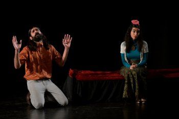 شاهد .. خاص - مسرحية " قندلفت يصعد إلى السماء " إخراج رفعت طربيه تختتم تكريم ريمون جبارة في مسرح مونو