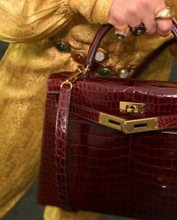شاهد .. هيفا وهبي بجامبسوت مميز وسعر حقيبتها من Hermes مرتفع للغاية - بالصور