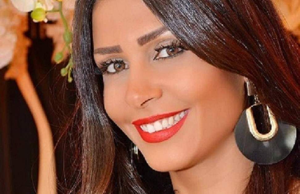 شاهد .. ساندي علي تفجع بوفاة والدتها وتنهار عند تشييعها بعد أيام من احتفالها بعيد الأم-بالصور والفيديو