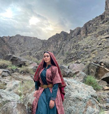 شاهد .. بالصور- بعد الإنتهاء من تصوير "الحشاشين"..ميرنا نور الدين في رسالة شكر إلى طاقم العمل