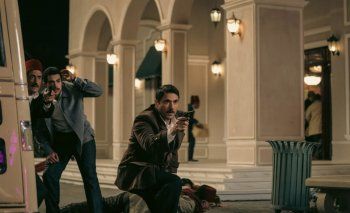 شاهد .. إطلالة ملكية لـ منة شلبي.. أناقة بتوقيع طوني ورد