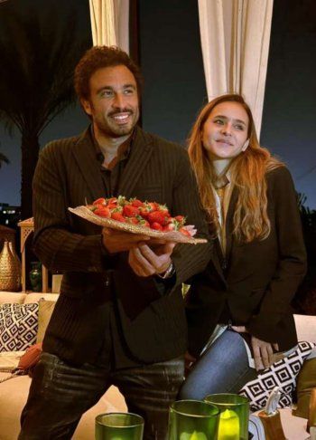 شاهد .. هشام عاشور يحتفل بنجاح مسلسل "فراولة" لـ زوجته نيللي كريم بطريقة خاصة!