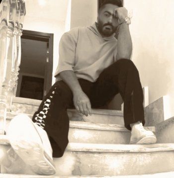 شاهد .. تامر حسني يحول شقيقه حسام لمصور.. وهذه النتيجة