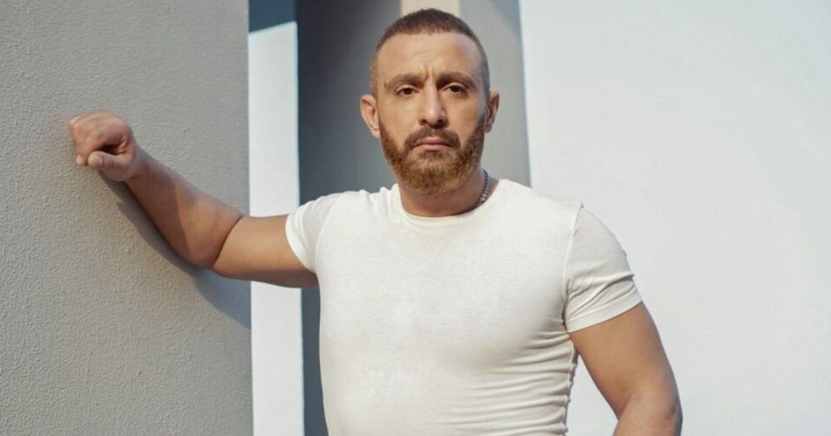 شاهد .. لهذا السبب لا يلتقط أحمد السقا صور سيلفي