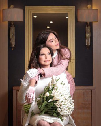 شاهد .. من فينيسيا.. ملكة جمال لبنان لعام 2018 تختار اللون الأسود لتخطف الأنظار