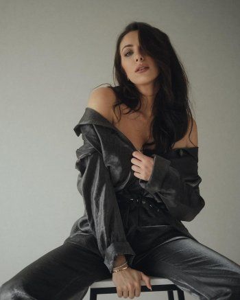 شاهد .. دانييلا رحمة بأنوثة مفرطة بأحدث إطلالاتها.. وهذا ما اعتمدته