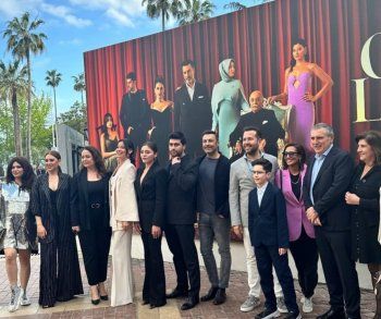 شاهد .. صورة لفريق "ِشراب التوت" من كان