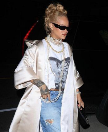 شاهد .. بالصور- ريهانا بإطلالة كاجوال راقية