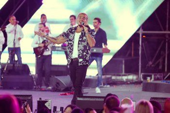 شاهد .. عمرو دياب بساعة "شوبارد ألباين إيغل" الفاخرة على مسرح الجونة وهذا سعرها المرتفع - بالصور