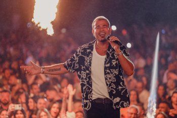 شاهد .. عمرو دياب بساعة "شوبارد ألباين إيغل" الفاخرة على مسرح الجونة وهذا سعرها المرتفع - بالصور