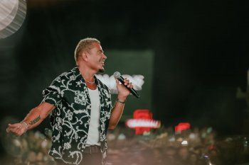 شاهد .. عمرو دياب بساعة "شوبارد ألباين إيغل" الفاخرة على مسرح الجونة وهذا سعرها المرتفع - بالصور