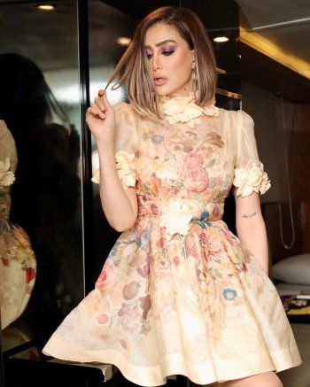 شاهد .. بالصور- غادة عبد الرازق بفستان قصير من الورود... وهذا سعره