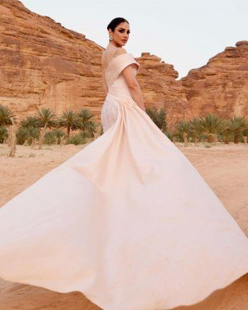 شاهد .. درّة التونسية تستعرض إطلالتها الأنيقة في العلا من توقيع رامي قاضي