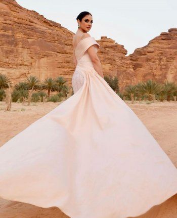 شاهد .. درّة التونسية تستعرض إطلالتها الأنيقة في العلا من توقيع رامي قاضي