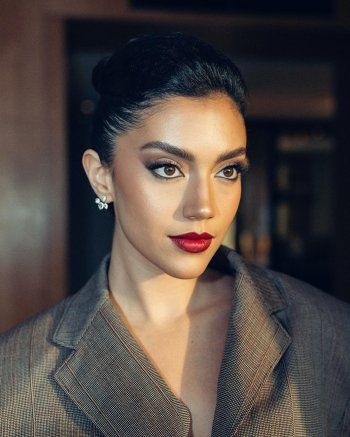 شاهد .. ستيفاني عطالله بإطلالة أنيقة للغاية وخارجة عن المألوف- بالصور