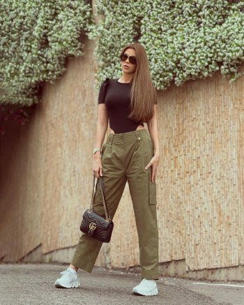 شاهد .. لالصور- سعر مرتفع جداً لحقيبة يد كارلا حداد..و هكذا ظهرت بالكاجوال الرائع