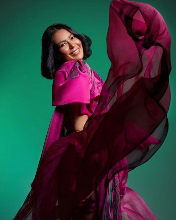 شاهد .. لقاء الخميسي تتألق بفستان رائع من تصميم فؤاد سركيس وهذا سعره- بالصور