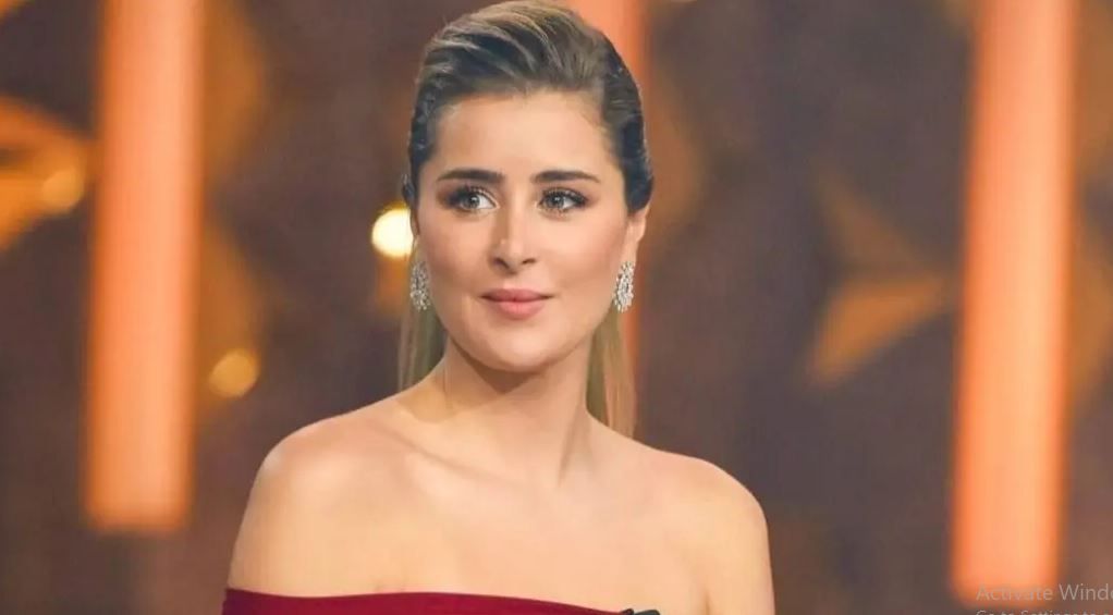 عايشة بن أحمد عايزة تلبس ملاية لف: اعمليها يا قمر علشان تبقى موضة