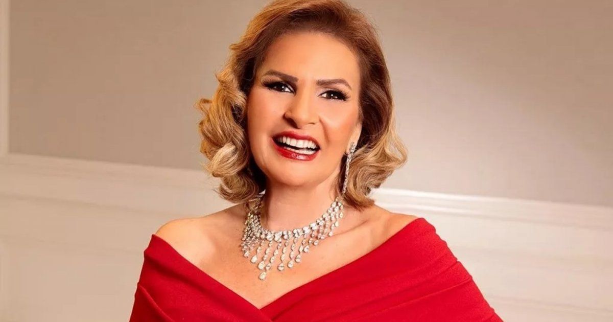 شاهد .. يسرا تتألق بفستان أنيق من تصميم طوني ورد