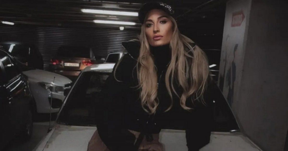 شاهد .. سعر خيالي لحقيبة يد ميرفا قاضي..و إطلالتها تسحر العيون